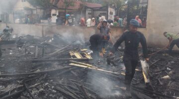 Brimob Aceh Laksanakan Quick Respon Pemadaman Kebakaran Di Kota Subulussalam